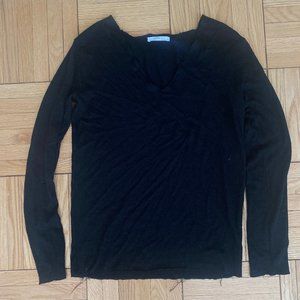 Knit long sleeved shirt
